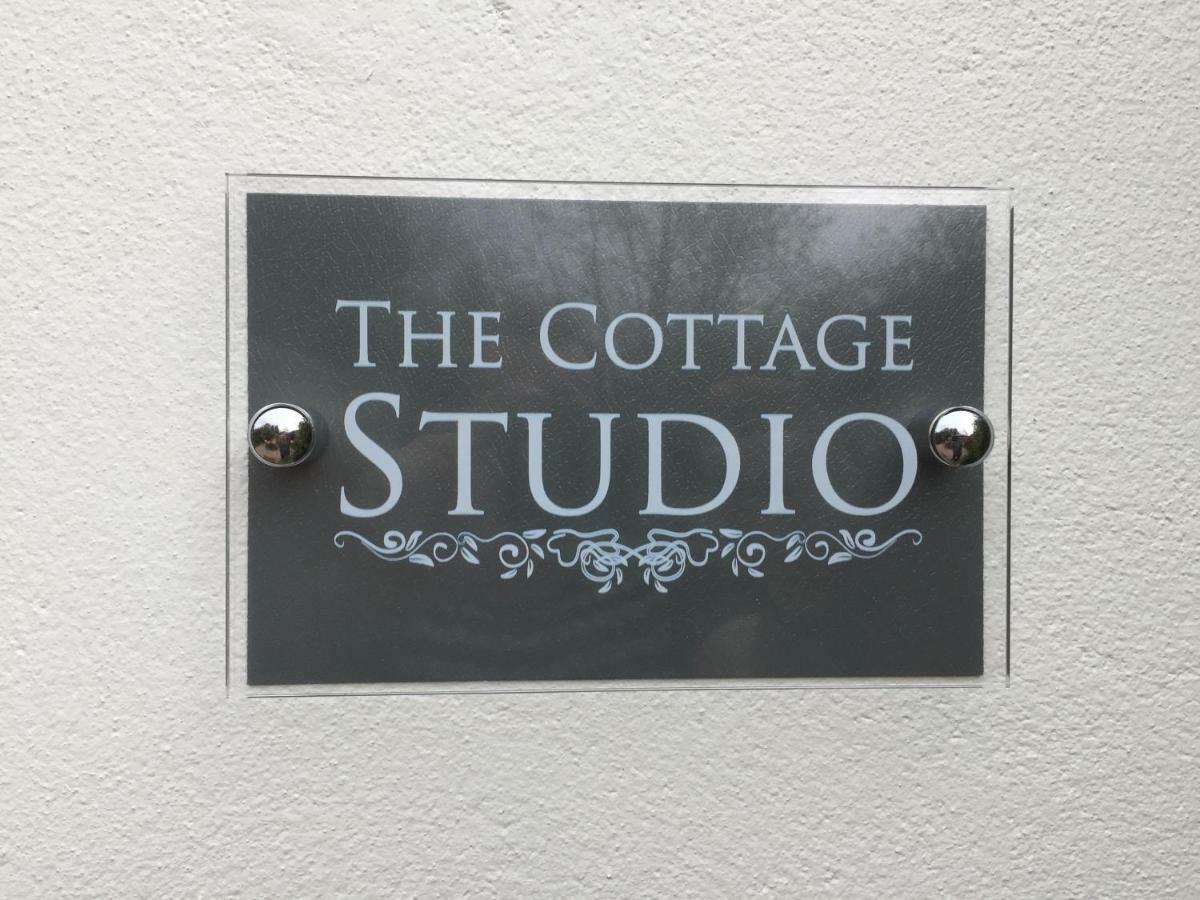 The Cottage Studio Wool Exterior photo